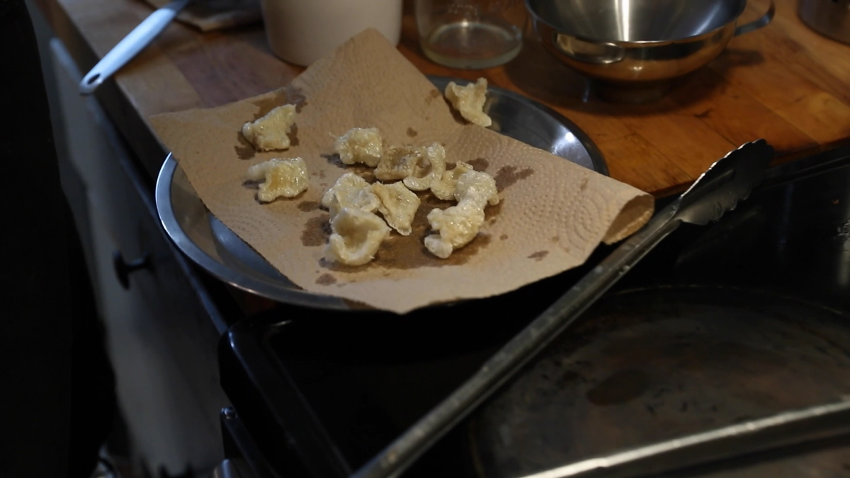 Pork rinds on a paper towel.